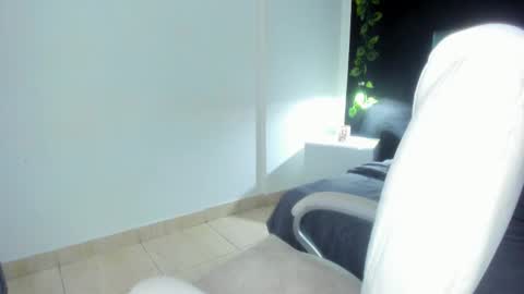 Snapshot of harleyqueen_robbie chatting on February 22, 11:13 pm harleyqueen_robbie online show from February 22, 11:13 pm