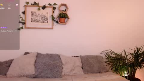 Snapshot of harmonyy01 chatting on December 6, 4:47 am Harmony Please help me to reach 100 thumbs up online show from December 6, 4:47 am