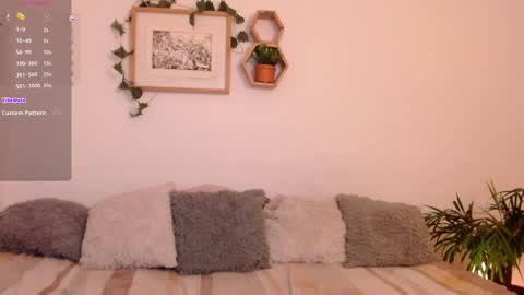 Snapshot of harmonyy01 chatting on December 14, 6:56 am Harmony Please help me to reach 100 thumbs up online show from December 14, 6:56 am