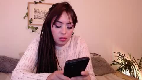 Snapshot of harmonyy01 chatting on January 14, 2:08 am Harmony Please help me to reach 100 thumbs up online show from January 14, 2:08 am