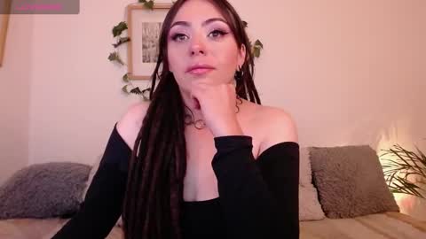 Snapshot of harmonyy01 chatting on February 22, 4:18 am Harmony Please help me to reach 100 thumbs up online show from February 22, 4:18 am