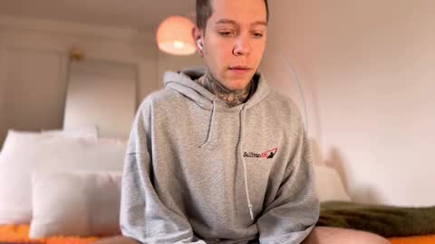 Snapshot of harry_jen chatting on March 5, 8:54 am TAP HERE choise Harry tattoo on chest Jen curls hair online show from March 5, 8:54 am