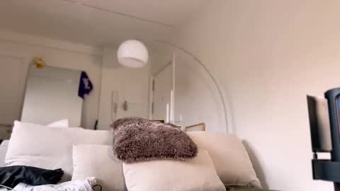 Snapshot of harry_jen chatting on March 9, 8:40 am TAP HERE choise Harry tattoo on chest Jen curls hair online show from March 9, 8:40 am