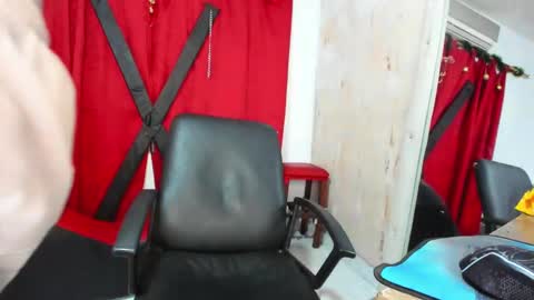 Snapshot of harry_latinboy chatting on December 13, 12:42 am Harry online show from December 13, 12:42 am