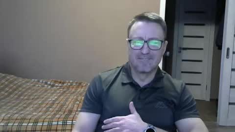 Snapshot of harrysnake chatting on December 4, 6:33 am HarrySnake online show from December 4, 6:33 am