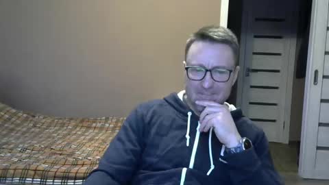 Snapshot of harrysnake chatting on December 6, 6:37 am HarrySnake online show from December 6, 6:37 am