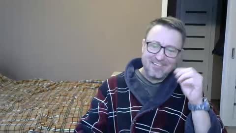 Snapshot of harrysnake chatting on December 8, 8:09 am HarrySnake online show from December 8, 8:09 am