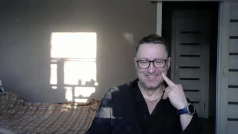 Snapshot of harrysnake chatting on February 4, 6:36 am HarrySnake online show from February 4, 6:36 am