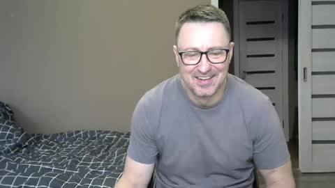 Snapshot of harrysnake chatting on February 9, 8:11 am HarrySnake online show from February 9, 8:11 am