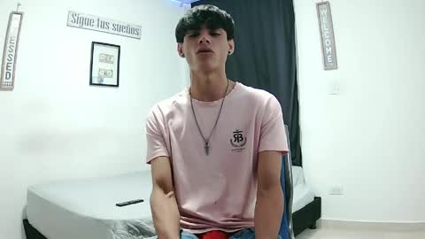 Snapshot of harrythomson1 chatting on June 3, 12:02 am harry thomson online show from June 3, 12:02 am