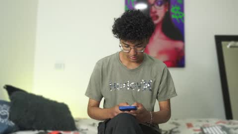 Snapshot of harrytwink18 chatting on December 13, 1:33 pm HARRY online show from December 13, 1:33 pm