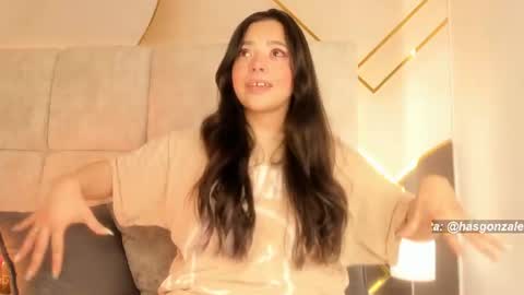 Snapshot of has_gonzalezz chatting on August 5, 4:37 am has_gonzalezz online show from August 5, 4:37 am