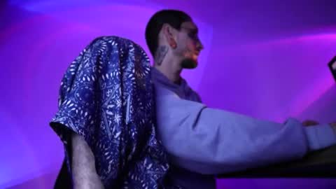 More content   2   online show from November 30, 9:57 am