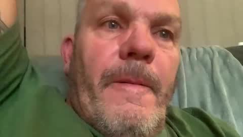 Snapshot of hawks2113 chatting on December 17, 9:27 pm hawks2113 online show from December 17, 9:27 pm