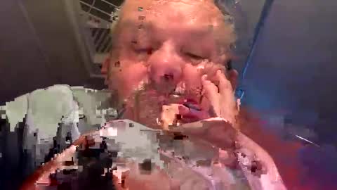 Snapshot of hawks2113 chatting on December 22, 11:31 pm hawks2113 online show from December 22, 11:31 pm