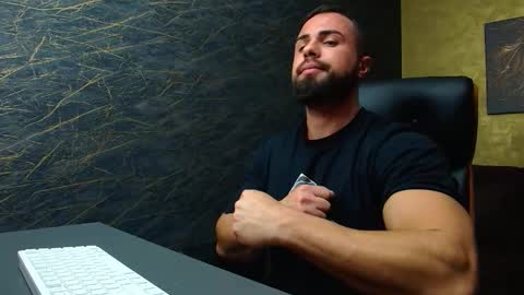 HayesWood online show from November 13, 6:01 am