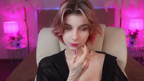 haylaamber online show from December 10, 6:54 am