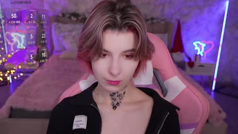 haylaamber online show from December 17, 7:18 am