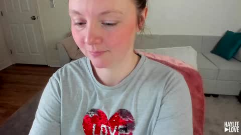 Snapshot of haylee_love chatting on February 6, 6:33 pm Haylee Love online show from February 6, 6:33 pm