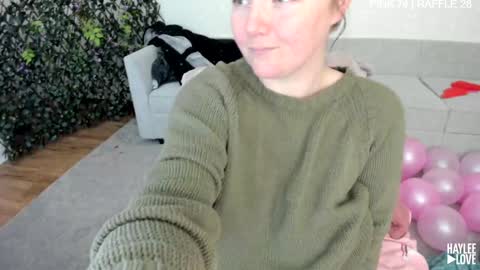 Snapshot of haylee_love chatting on March 7, 1:35 am Haylee Love online show from March 7, 1:35 am