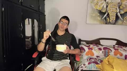 Snapshot of hazbinstudio chatting on October 16, 11:06 pm hazbinstudio online show from October 16, 11:06 pm