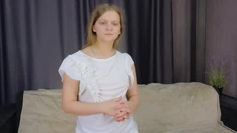 Snapshot of hazeelariel chatting on March 20, 4:45 pm Jenny online show from March 20, 4:45 pm