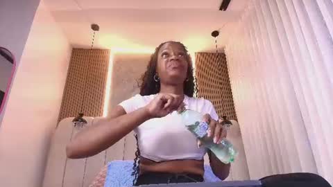 Snapshot of hazel_kataleya chatting on June 25, 7:18 pm kataleya online show from June 25, 7:18 pm
