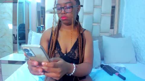 hazel_lanee online show from November 4, 4:22 am