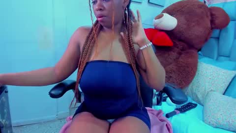 hazel_lanee online show from November 12, 5:19 am