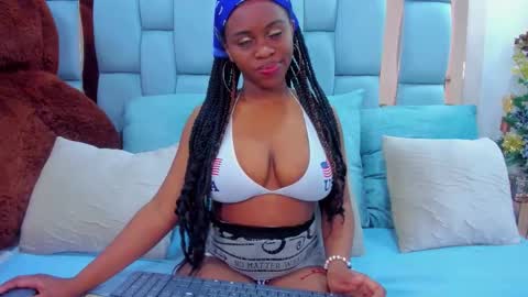hazel_lanee online show from December 21, 10:17 pm