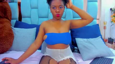 hazel_lanee online show from March 15, 11:00 pm