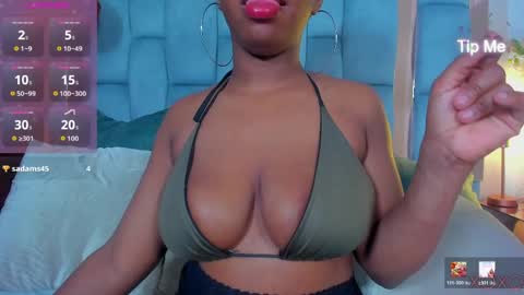 Snapshot of hazel_lanee chatting on May 22, 6:31 am hazel_lanee online show from May 22, 6:31 am
