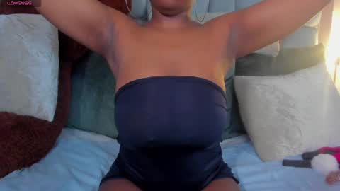 Snapshot of hazel_lanee chatting on June 4, 6:41 am hazel_lanee online show from June 4, 6:41 am