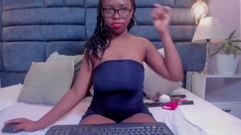 Snapshot of hazel_lanee chatting on June 26, 6:29 am hazel_lanee online show from June 26, 6:29 am