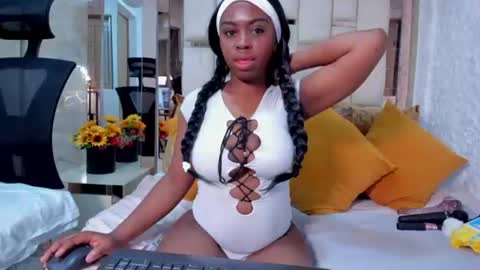 Snapshot of hazel_lanee chatting on July 9, 7:45 am hazel_lanee online show from July 9, 7:45 am