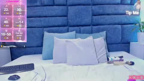 Snapshot of hazel_lanee chatting on August 3, 4:33 am hazel_lanee online show from August 3, 4:33 am