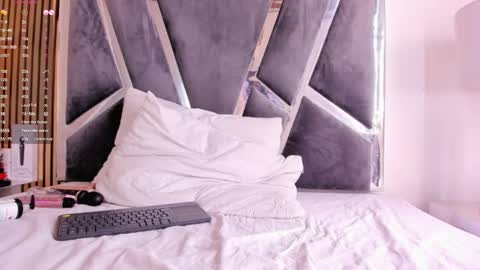  Hazel  online show from February 17, 3:53 pm