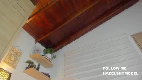 Snapshot of hazel_shy chatting on December 11, 11:54 pm Im Hazel online show from December 11, 11:54 pm