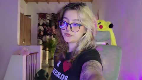 Snapshot of hazelbrownn23 chatting on May 8, 2:17 am Hazel Brown online show from May 8, 2:17 am