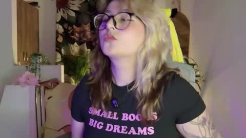 Snapshot of hazelbrownn23 chatting on May 13, 12:30 am Hazel Brown online show from May 13, 12:30 am