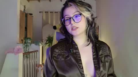 Snapshot of hazelbrownn23 chatting on June 10, 12:44 am Hazel Brown online show from June 10, 12:44 am