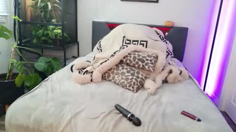 Hazeleo online show from March 17, 8:45 pm