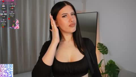 hazelhayees online show from March 14, 11:04 am