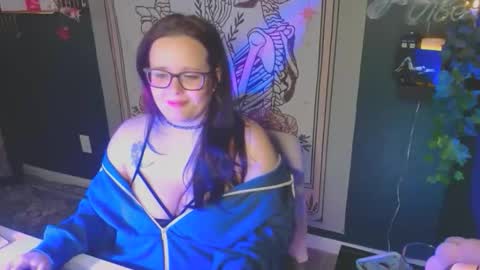 Snapshot of hazeyviolet333 chatting on March 27, 9:14 pm HazeyViolet333 online show from March 27, 9:14 pm