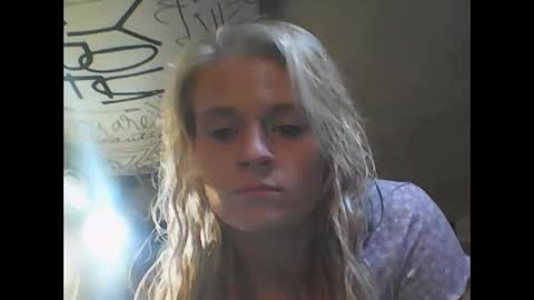 Snapshot of hblondie chatting on May 14, 5:03 am sexy ass wanting her coochie teased boooooty ate by bd online show from May 14, 5:03 am