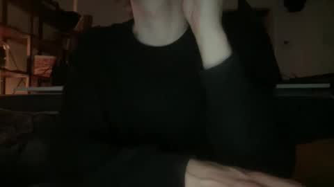 hchappel19 online show from March 4, 11:00 pm