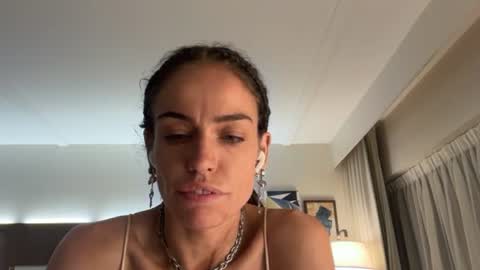 Snapshot of healyremyremy chatting on June 20, 4:26 am Hallie online show from June 20, 4:26 am