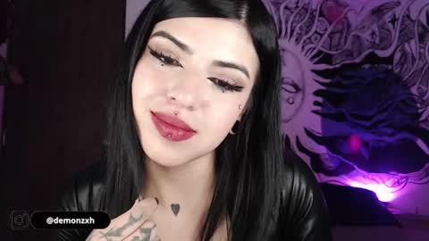 Snapshot of heatherdemonzx_ chatting on February 21, 6:18 am HEATHER DEMONZX Please help me to reach 100 thumbs up online show from February 21, 6:18 am