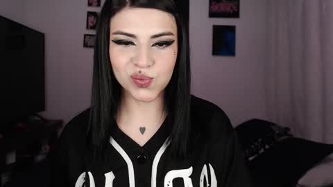 Snapshot of heatherdemonzx_ chatting on September 21, 2:02 am HEATHER DEMONZX Please help me to reach 100 thumbs up online show from September 21, 2:02 am