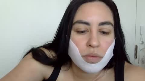 Snapshot of heatwavee chatting on February 15, 2:22 pm heatwavee online show from February 15, 2:22 pm